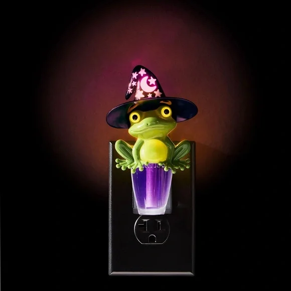 NWT B&BW Witchy Frog Wallflower Plug Nightlight & NWT/SEALED MYSTERY REFILL - Picture 1 of 7
